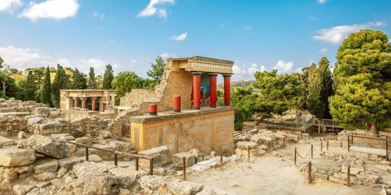 A Guide to Heraklion Old Town - Crete Greece Travel Guide