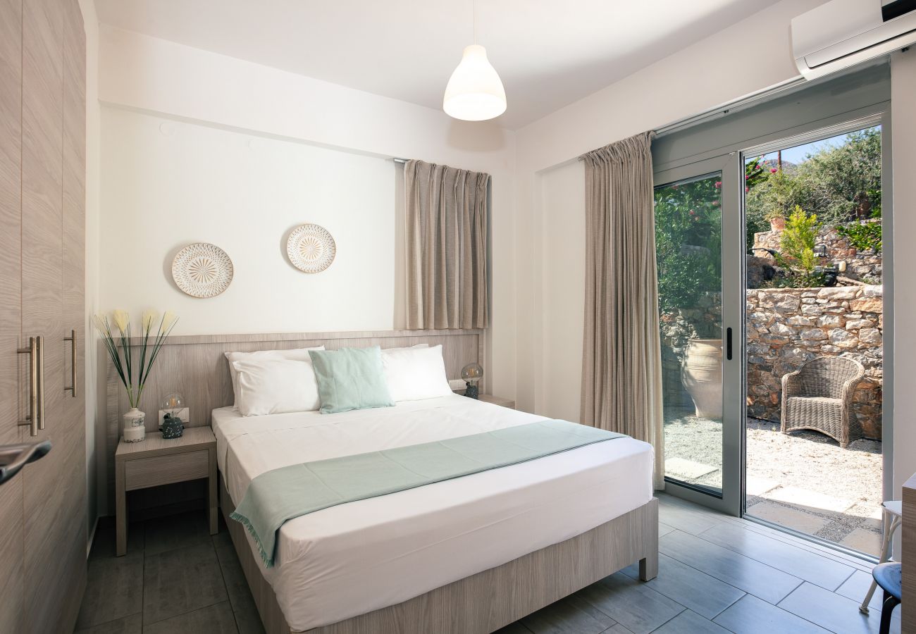 Bedroom of the Evgoros Ouranos villa, Agia Galini Bedroom of the Evgoros Ouranos villa, Agia Galini