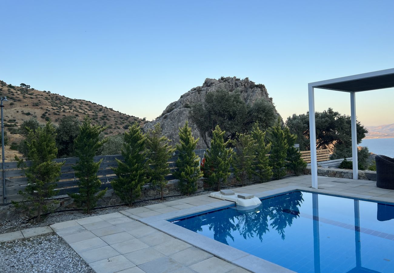 Evgoro Ouranos villa swimming pool and exterior, Agia Galini Evgoro Ouranos villa swimming pool and exterior, Agia Galini