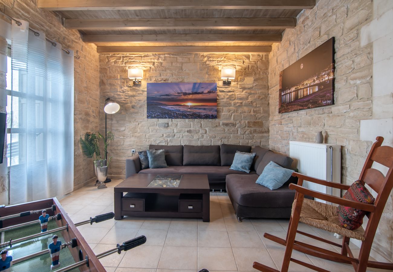 Renovated Villa, 12 persons, Kids pool,Picturesque village, Rethymno Renovated Villa, 12 persons, Kids pool,Picturesque village, Rethymno