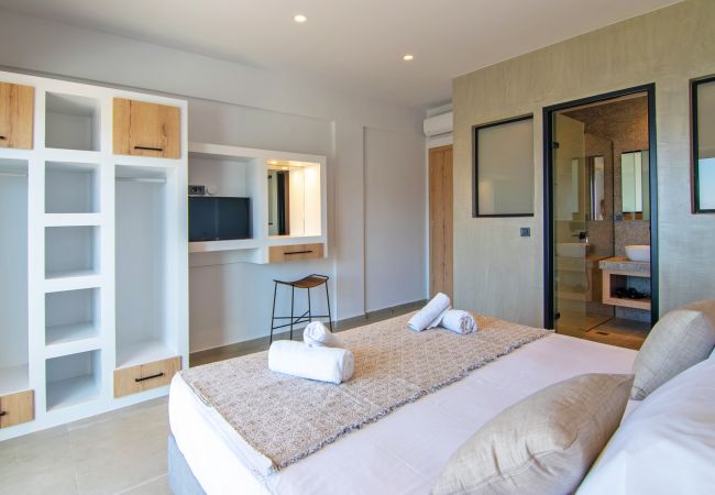 Spectacular Sea View Villa,Near Taverns & Sandy Beaches Spectacular Sea View Villa,Near Taverns & Sandy Beaches