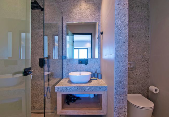 Spectacular Sea View Villa,Near Taverns & Sandy Beaches Spectacular Sea View Villa,Near Taverns & Sandy Beaches