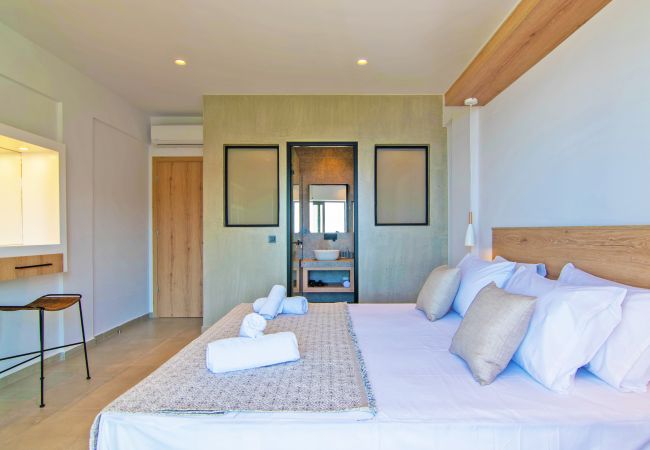 Spectacular Sea View Villa,Near Taverns & Sandy Beaches Spectacular Sea View Villa,Near Taverns & Sandy Beaches