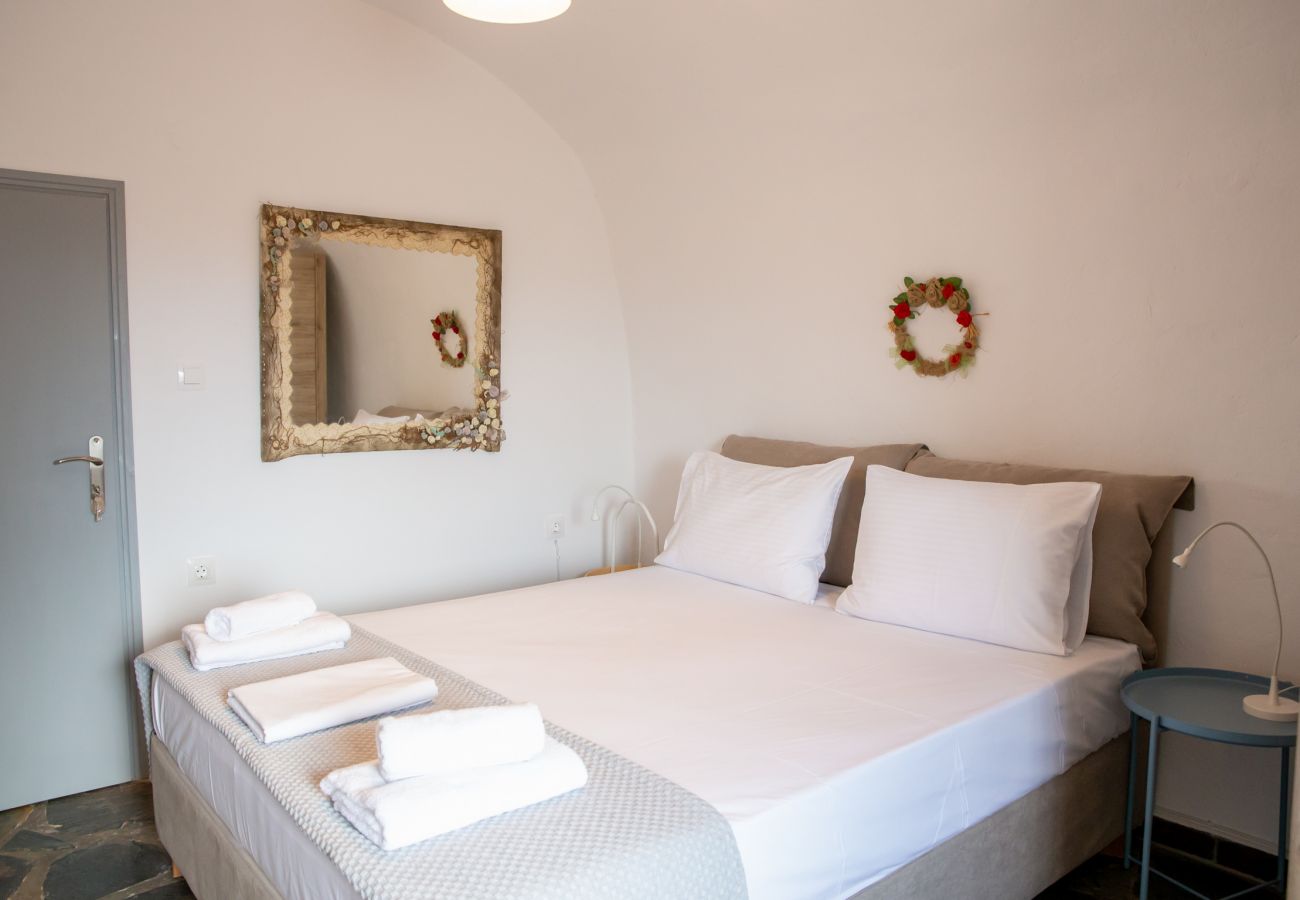 Stone built villa for 8,Private garden,Near Beach, supermarket,Mani Stone built villa for 8,Private garden,Near Beach, supermarket,Mani