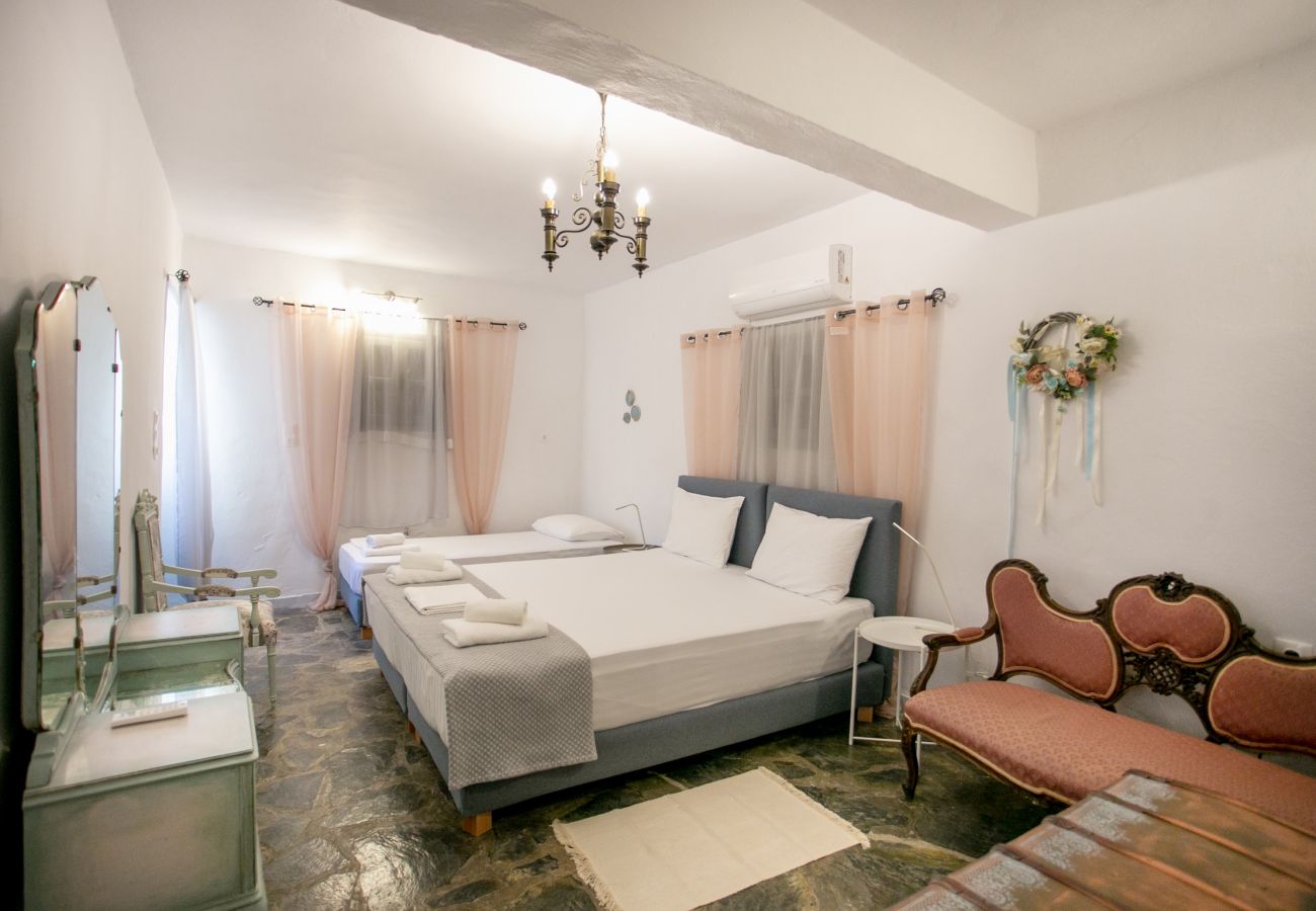 Stone built villa for 8,Private garden,Near Beach, supermarket,Mani Stone built villa for 8,Private garden,Near Beach, supermarket,Mani