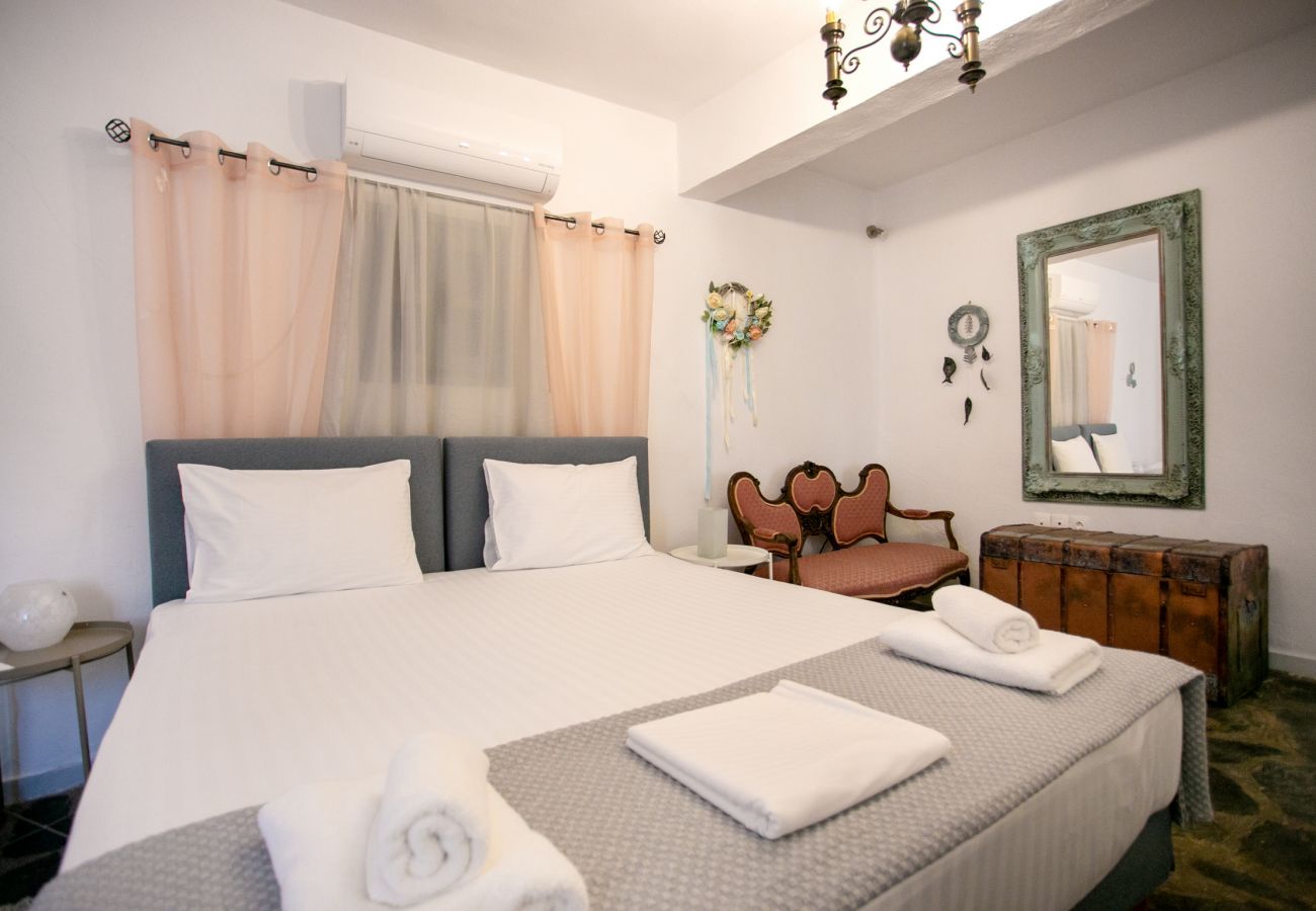 Stone built villa for 8,Private garden,Near Beach, supermarket,Mani Stone built villa for 8,Private garden,Near Beach, supermarket,Mani