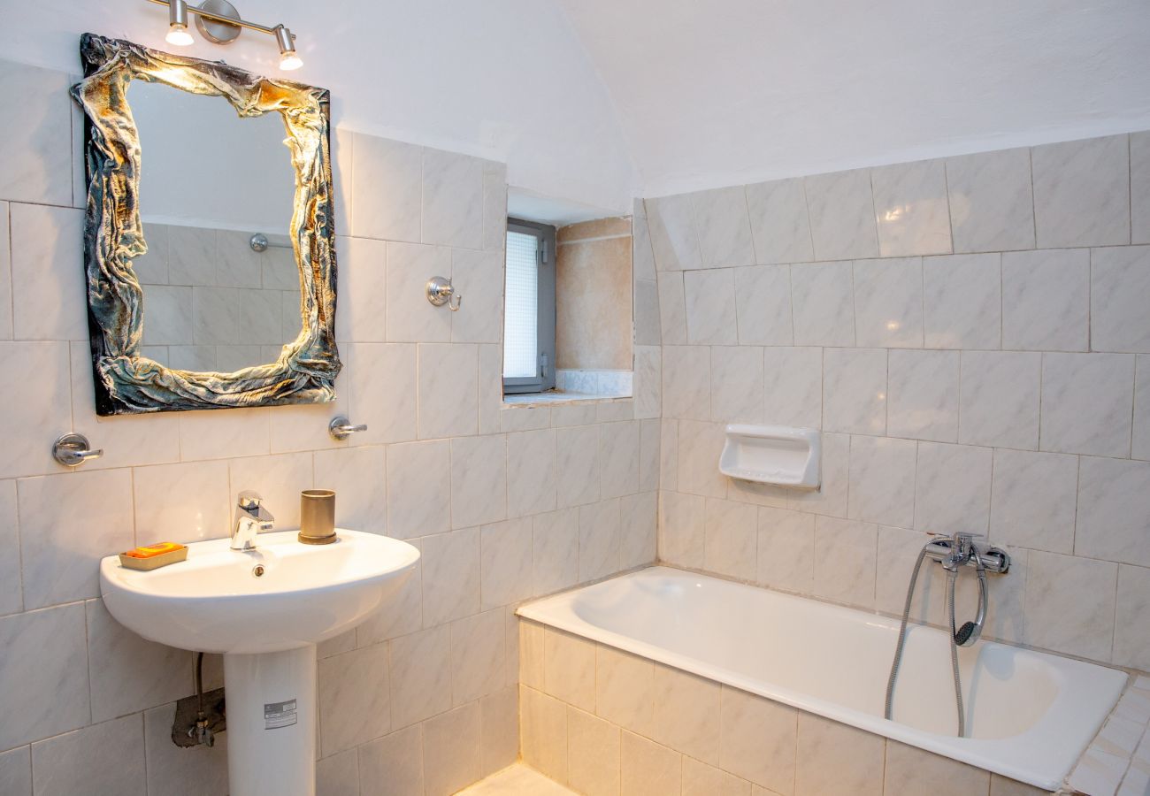 Stone built villa for 8,Private garden,Near Beach, supermarket,Mani Stone built villa for 8,Private garden,Near Beach, supermarket,Mani