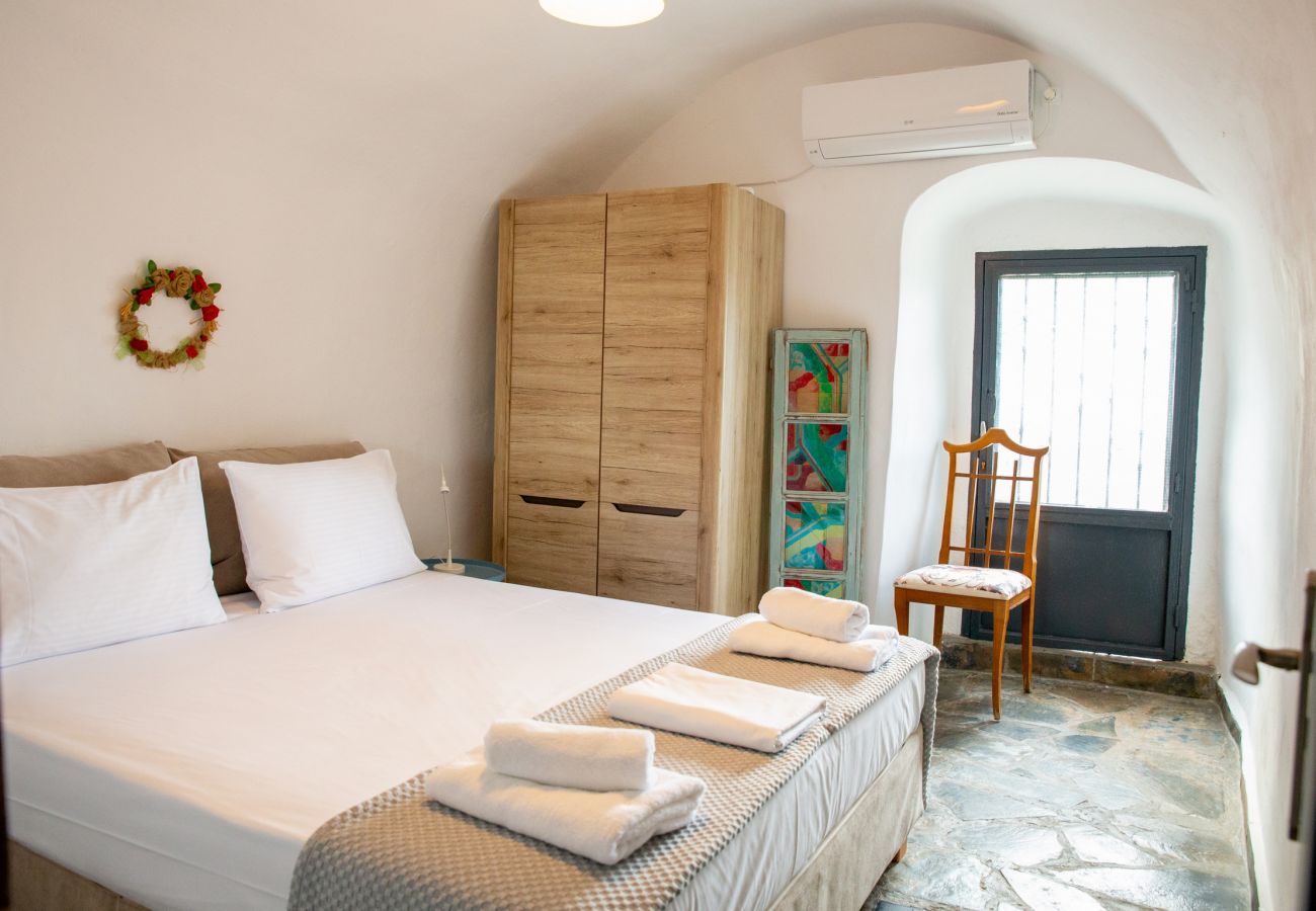 Stone built villa for 8,Private garden,Near Beach, supermarket,Mani Stone built villa for 8,Private garden,Near Beach, supermarket,Mani