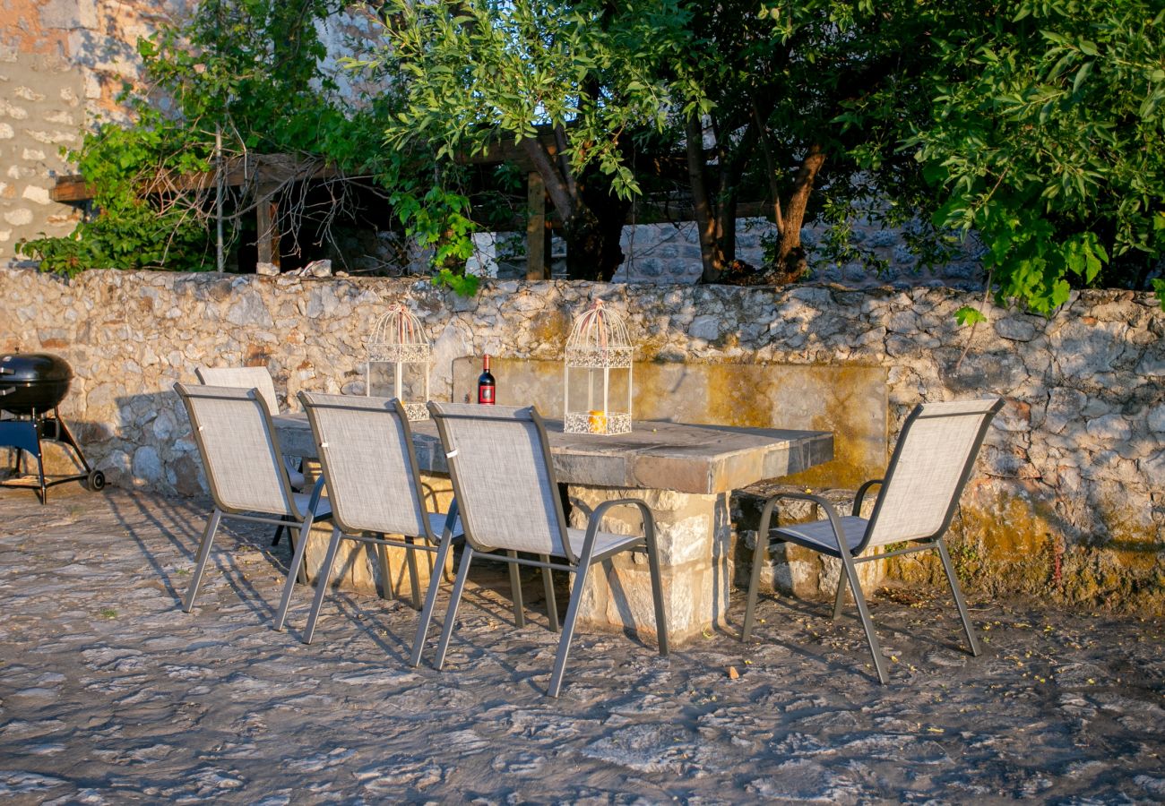 Stone built villa for 8,Private garden,Near Beach, supermarket,Mani Stone built villa for 8,Private garden,Near Beach, supermarket,Mani