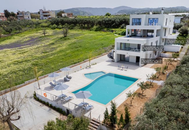 Modern apt,Huge Swimming pool,Near all amenities,Rethymno 