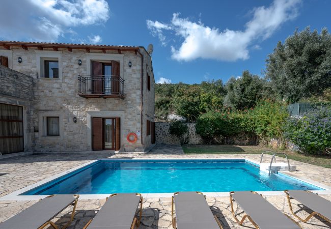 Villa in Agia Triada - Teacher’s Cottage Villa in Agia Triada - Teacher’s Cottage