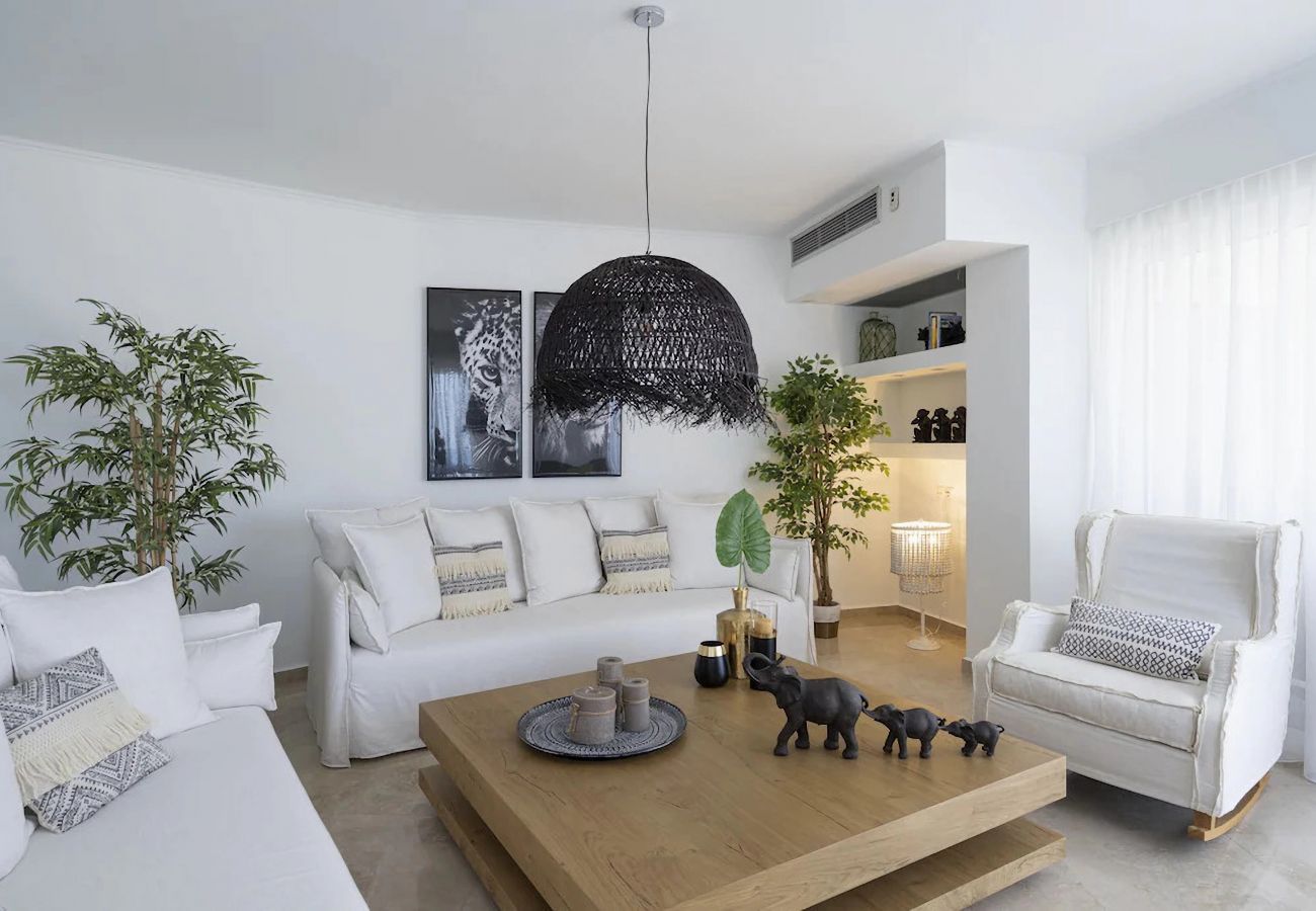 Helen Luxury Holiday House, Cozy Livingroom Helen Luxury Holiday House, Cozy Livingroom