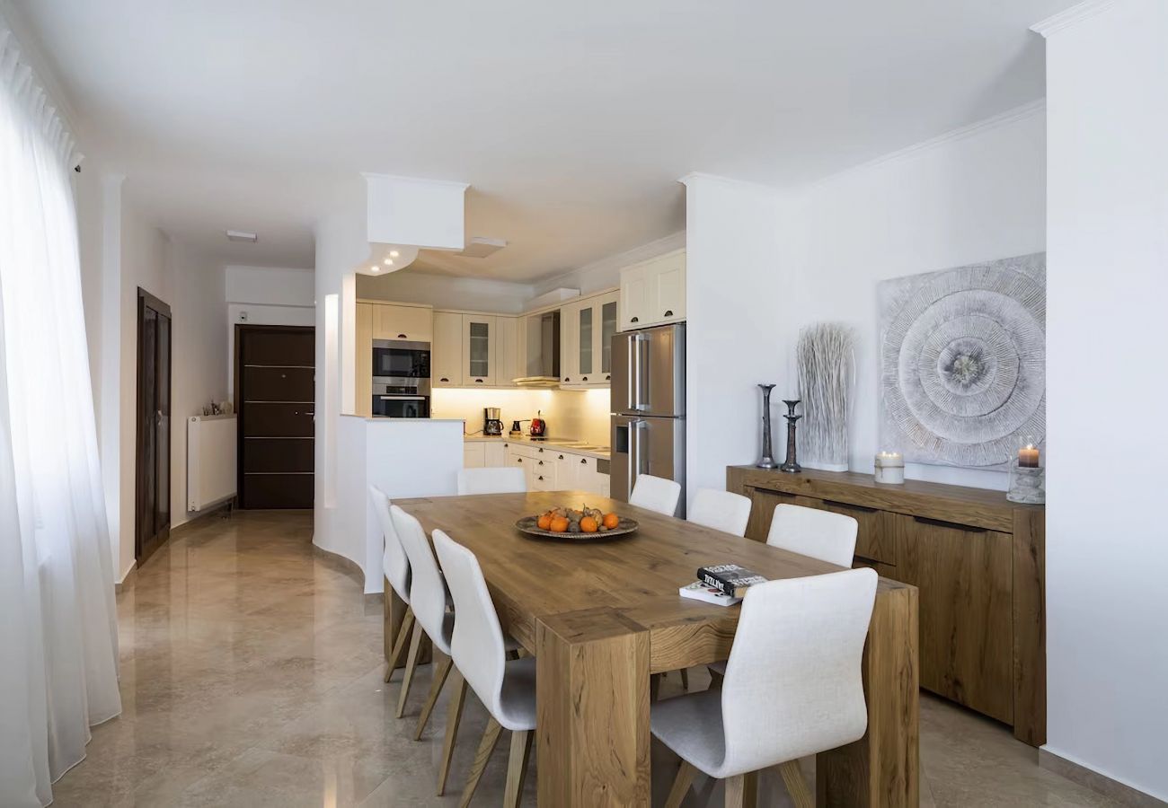 Helen Luxury Holiday House, Modern Dining Area Helen Luxury Holiday House, Modern Dining Area