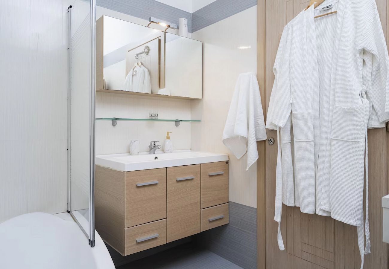 Helen Luxury Holiday House, Modern Bathroom Helen Luxury Holiday House, Modern Bathroom