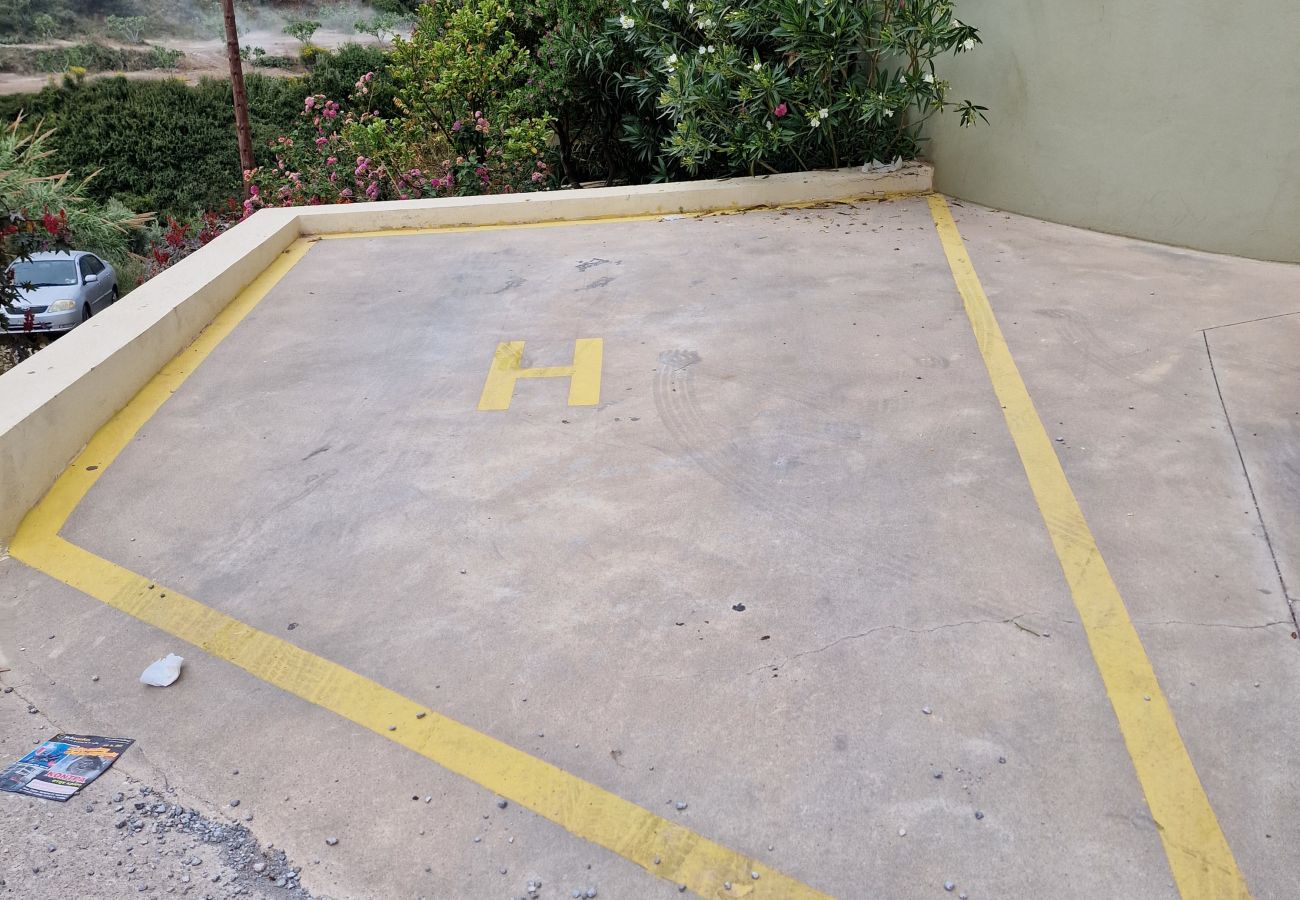 Helen Luxury Holiday House, Apartment Parking Spot Helen Luxury Holiday House, Apartment Parking Spot