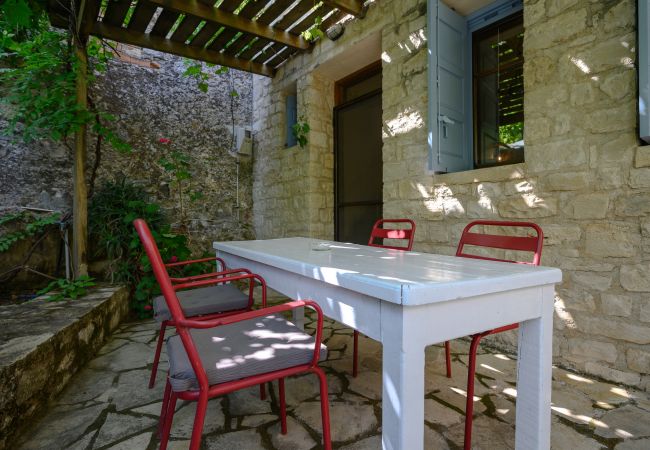 Serene area villa,Private pool,Mountains,Near taverns Serene area villa,Private pool,Mountains,Near taverns