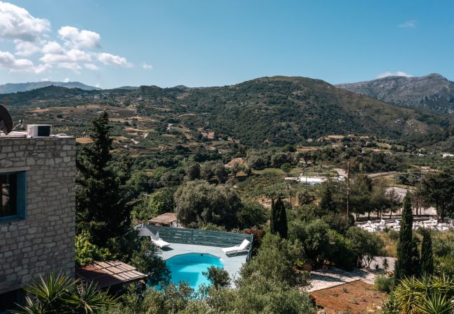 Serene area villa,Private pool,Mountains,Near taverns Serene area villa,Private pool,Mountains,Near taverns