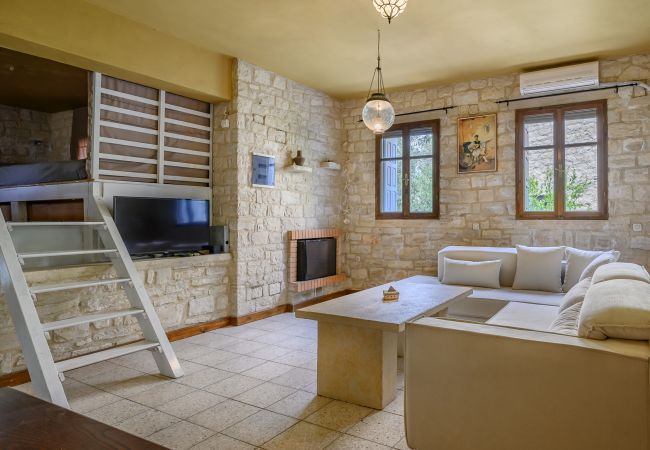 Serene area villa,Private pool,Mountains,Near taverns Serene area villa,Private pool,Mountains,Near taverns