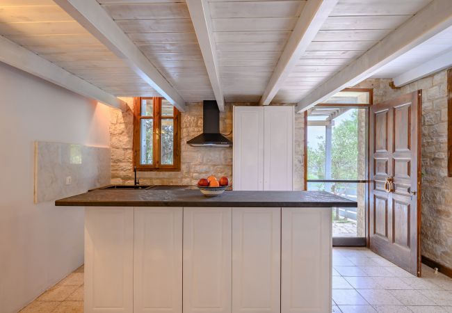 Serene area villa,Private pool,Mountains,Near taverns Serene area villa,Private pool,Mountains,Near taverns