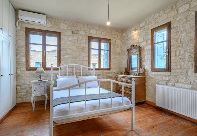 Serene area villa,Private pool,Mountains,Near taverns Serene area villa,Private pool,Mountains,Near taverns