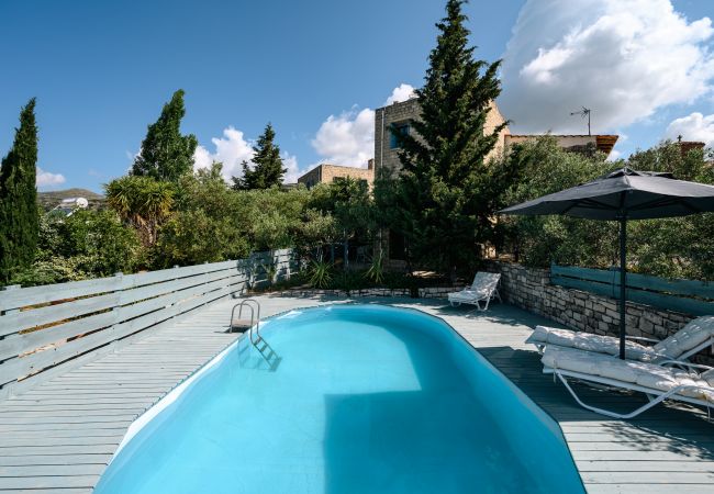 Serene area villa,Private pool,Mountains,Near taverns Serene area villa,Private pool,Mountains,Near taverns