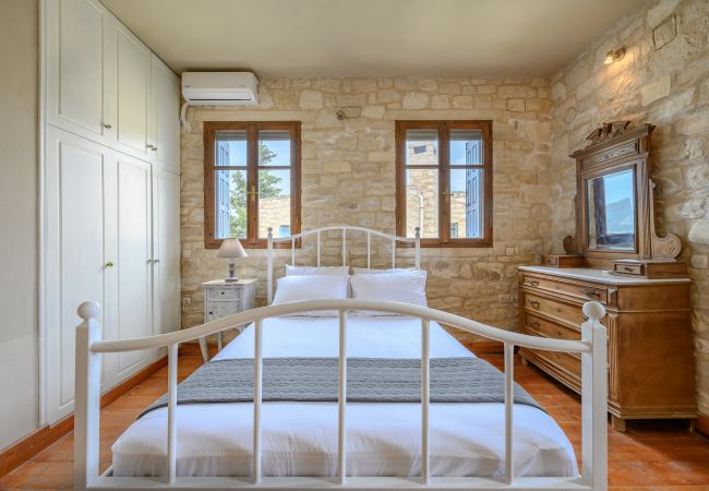 Serene area villa,Private pool,Mountains,Near taverns Serene area villa,Private pool,Mountains,Near taverns