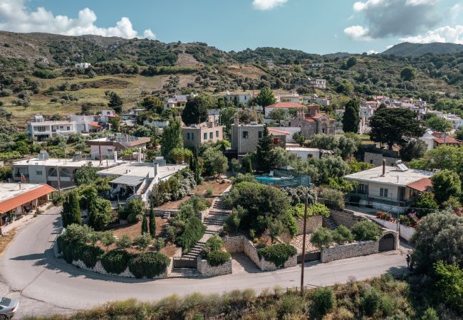 Serene area villa,Private pool,Mountains,Near taverns Serene area villa,Private pool,Mountains,Near taverns
