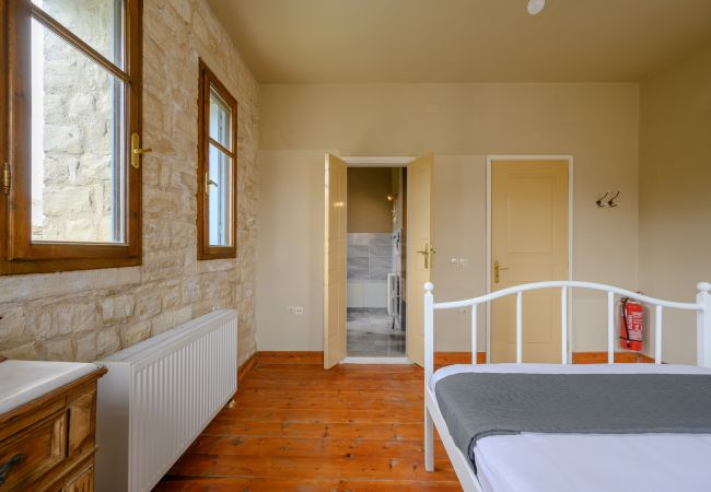 Serene area villa,Private pool,Mountains,Near taverns Serene area villa,Private pool,Mountains,Near taverns