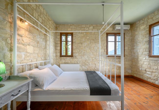 Serene area villa,Private pool,Mountains,Near taverns Serene area villa,Private pool,Mountains,Near taverns
