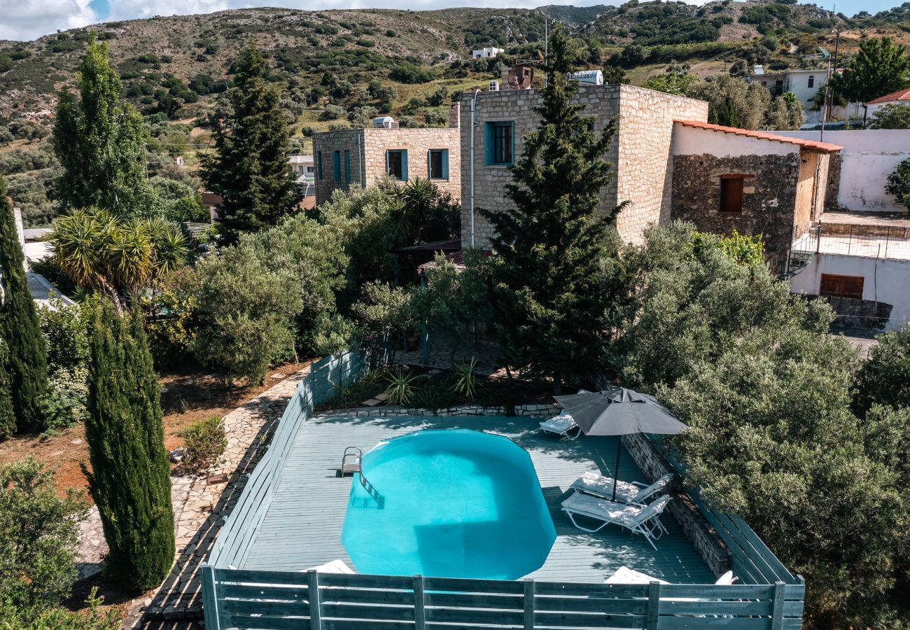 Serene area villa,Private pool,Mountains,Near taverns Serene area villa,Private pool,Mountains,Near taverns