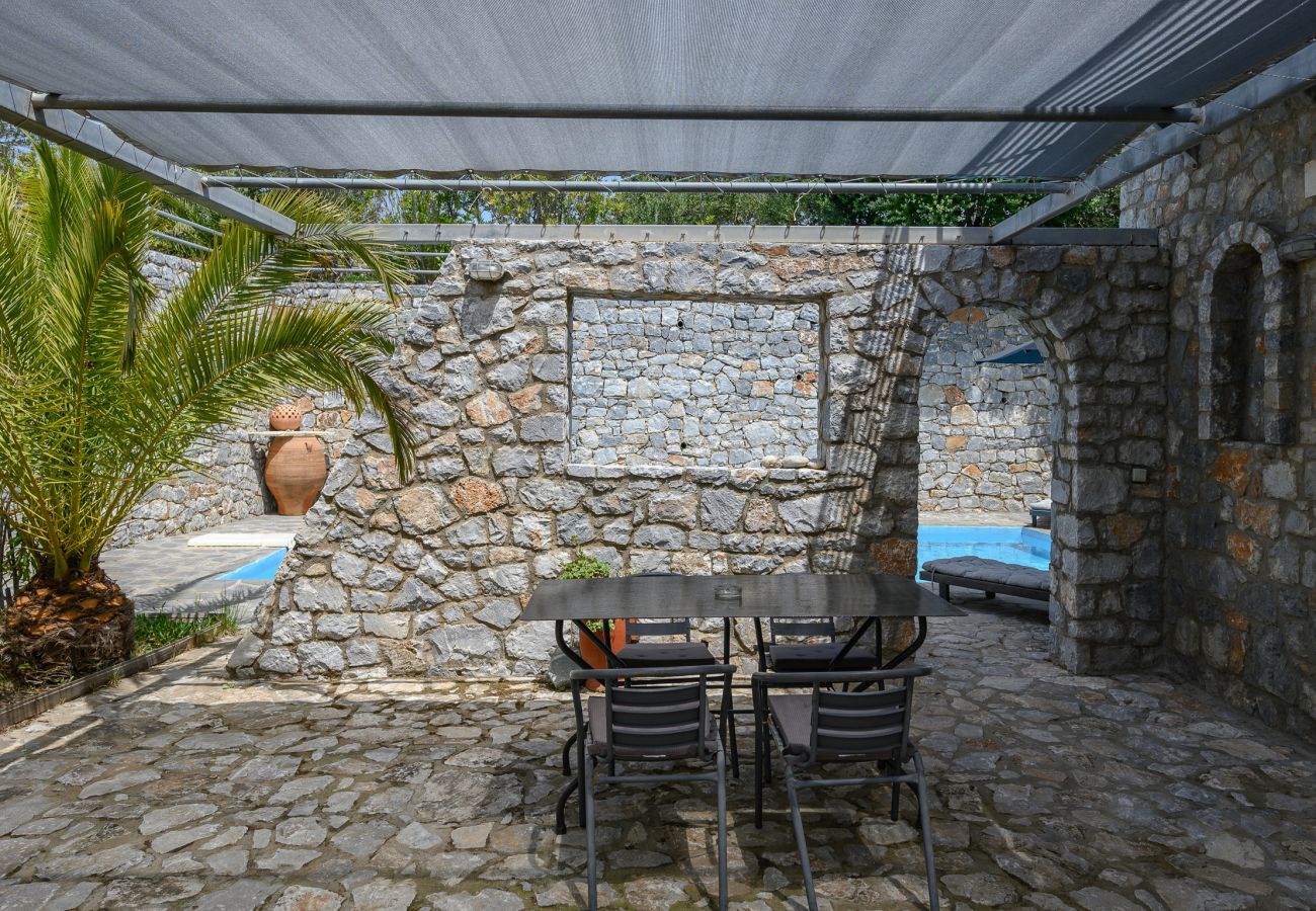 Petritis,serene villa,pool,Near taverns,Crete,Greece Villa in Lampini - Petritis