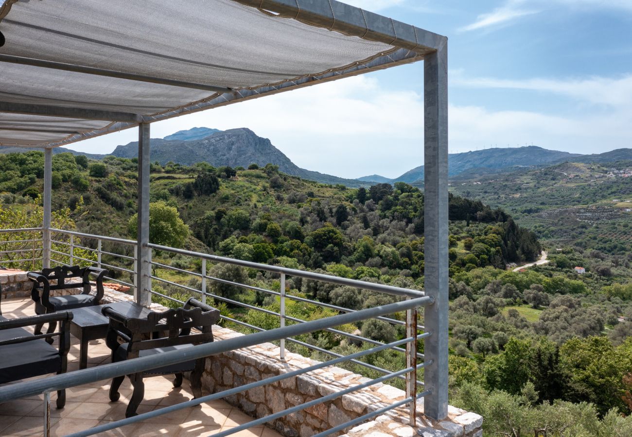 Petritis,serene villa,pool,Near taverns,Crete,Greece Villa in Lampini - Petritis