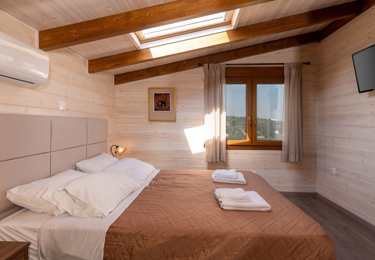 Fantastic views wooden villa,Near tavern, Maroulas village,Rethymno Fantastic views wooden villa,Near tavern, Maroulas village,Rethymno