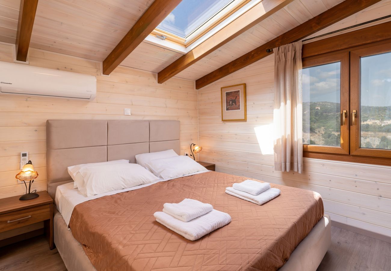 Fantastic views wooden villa,Near tavern, Maroulas village,Rethymno Fantastic views wooden villa,Near tavern, Maroulas village,Rethymno