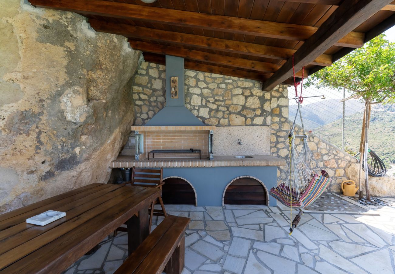Fantastic views wooden villa,Near tavern, Maroulas village,Rethymno Fantastic views wooden villa,Near tavern, Maroulas village,Rethymno