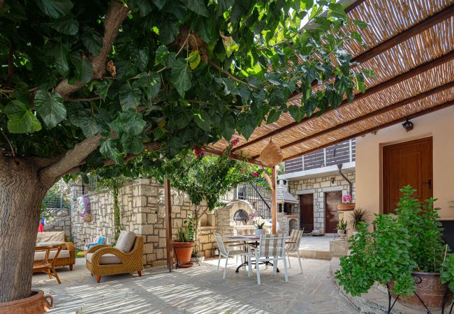 Villa in Garazo - Captain's Hyatt Villa in Garazo - Captain's Hyatt