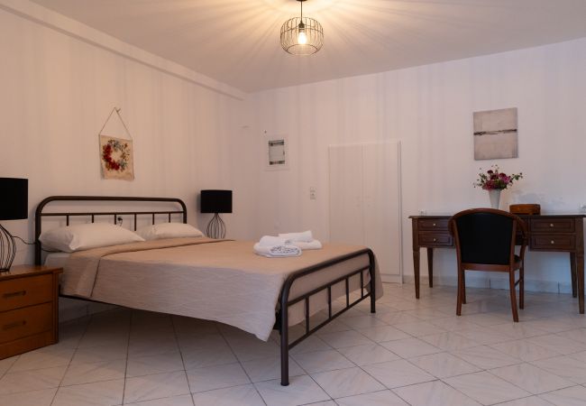 Studio in Agia Varvara - Mani Tsopakas Residences - Avli Studio Studio in Agia Varvara - Mani Tsopakas Residences - Avli Studio