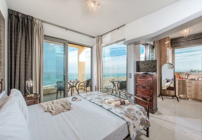 Villa in Kato Gouves - Artemis beachfront villa-on the Waves Villa in Kato Gouves - Artemis beachfront villa-on the Waves