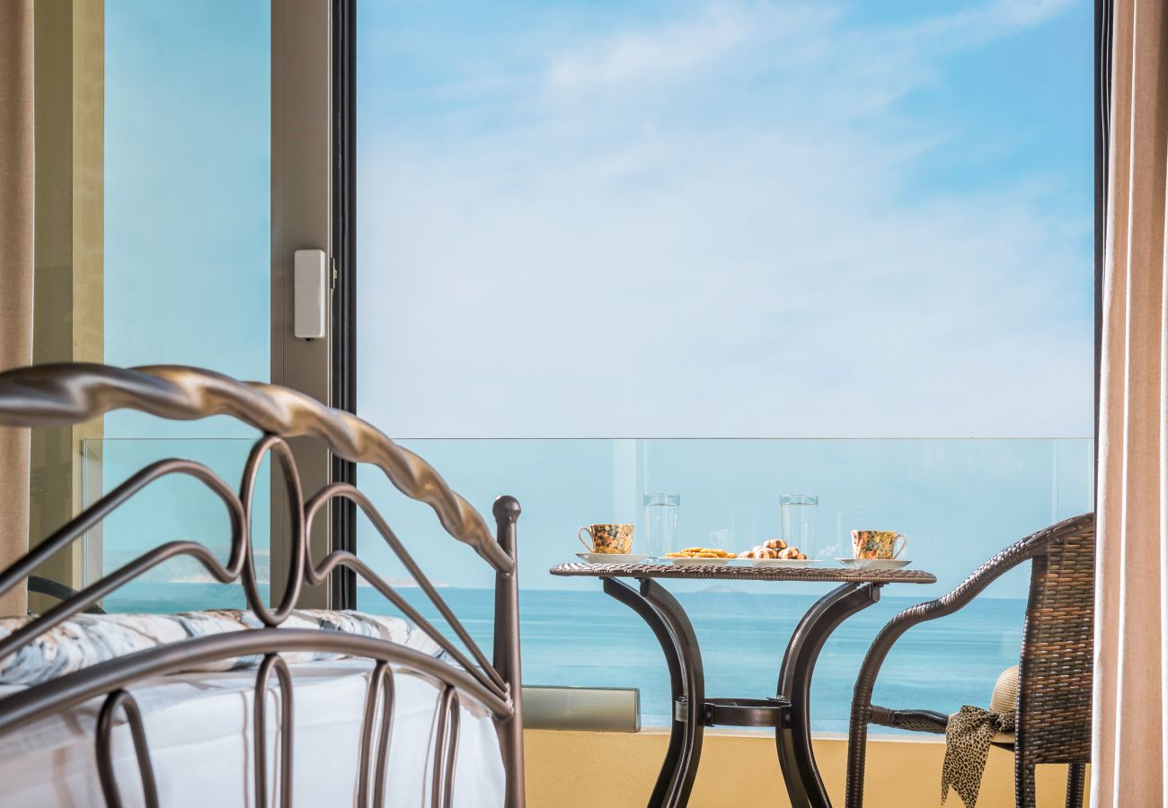 Villa in Kato Gouves - Artemis beachfront villa-on the Waves Villa in Kato Gouves - Artemis beachfront villa-on the Waves