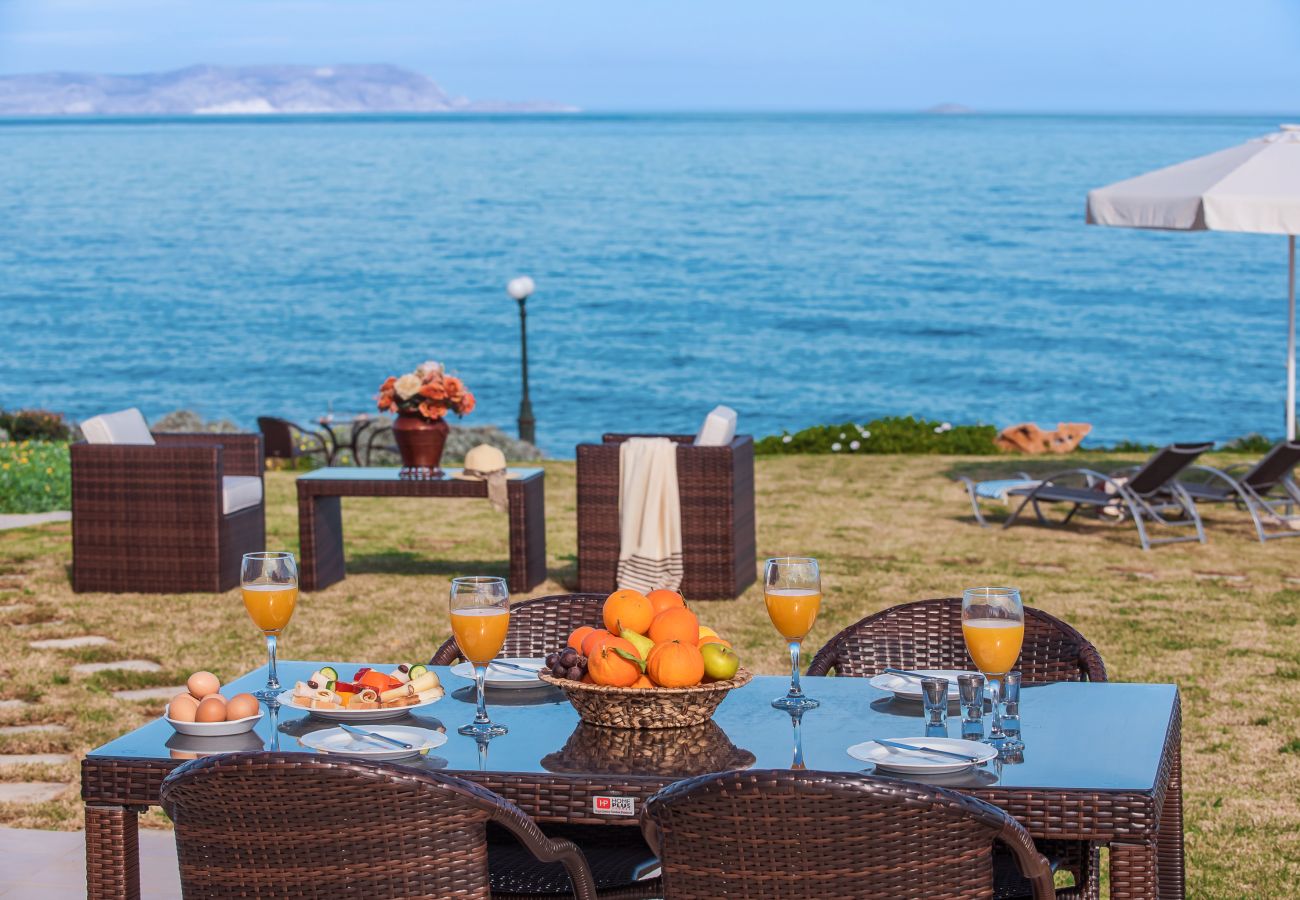 Villa in Kato Gouves - Artemis beachfront villa-on the Waves Villa in Kato Gouves - Artemis beachfront villa-on the Waves