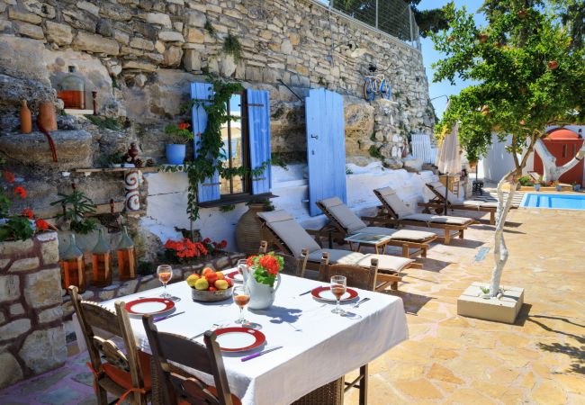 Amazing villa,13 persons,Almyrida,Chania,Sunbeds Amazing villa,13 persons,Almyrida,Chania,Sunbeds