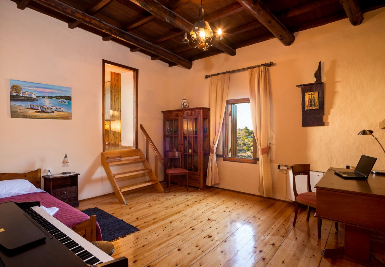 Amazing villa,13 persons,Almyrida,Chania,Single bed bedroom Amazing villa,13 persons,Almyrida,Chania,Single bed bedroom