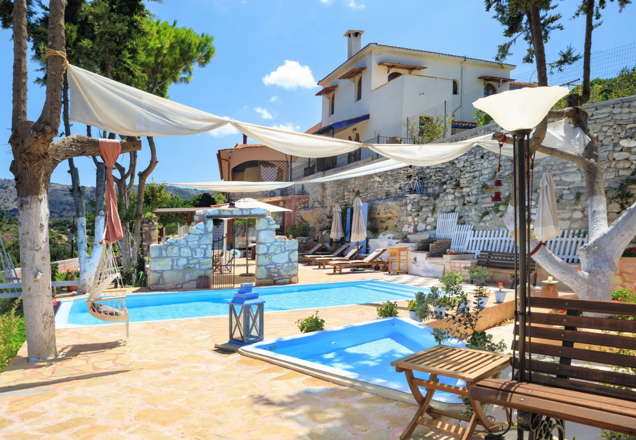 Amazing villa,13 persons,Almyrida,Chania,Swimming pool area Amazing villa,13 persons,Almyrida,Chania,Swimming pool area