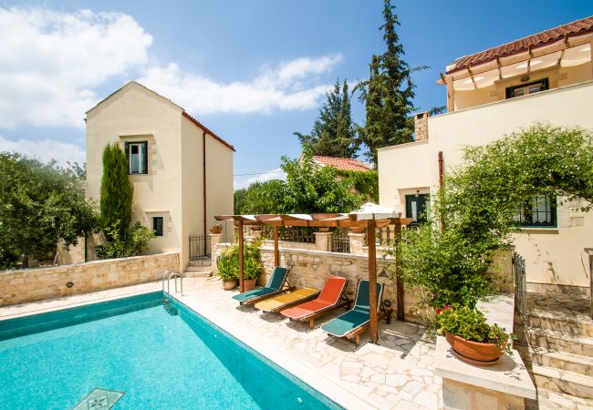 Helianthos villa, in Douliana , Vamos Chania 