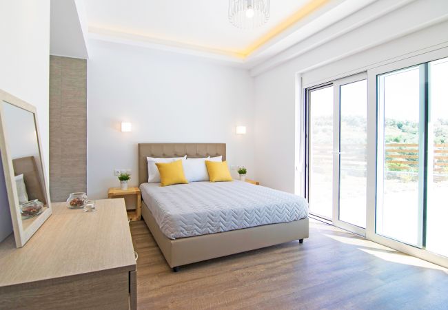 Spacious bedroom in a cretan villa for 4 persons Spacious bedroom in a cretan villa for 4 persons