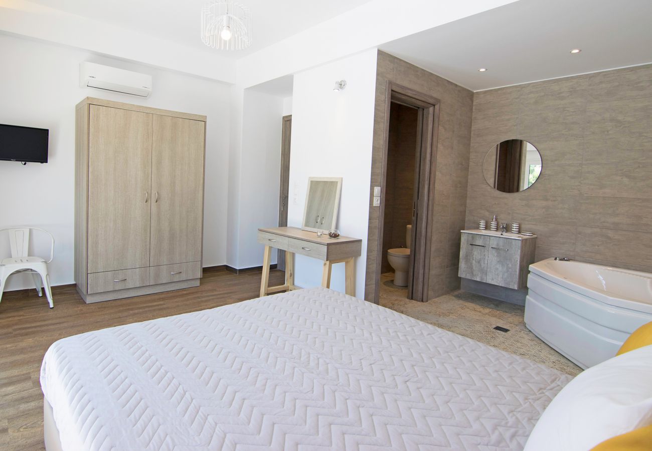Comfortable bedroom in Kalostous villa, Agia Triada, Rethymno Comfortable bedroom in Kalostous villa, Agia Triada, Rethymno