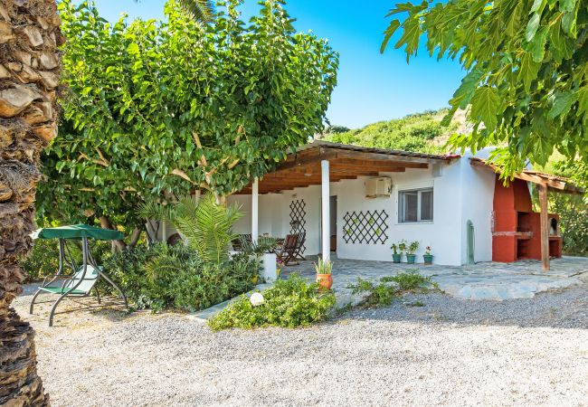 Waterfront cottage, Near the beach, Cottage Facade