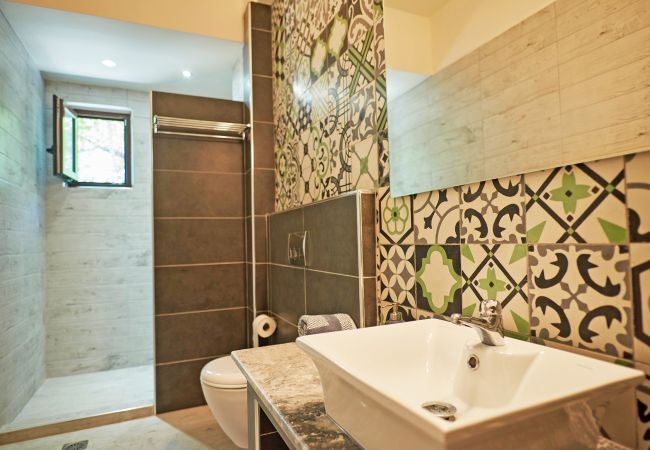 Rethymno South Coast Villa,Rodakino,Modern bathroom Rethymno South Coast Villa,Rodakino,Modern bathroom