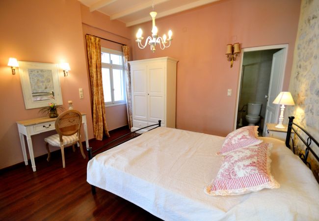 2 person studio in Rethymno Old Town, Comfortable bedroom 2 person studio in Rethymno Old Town, Comfortable bedroom