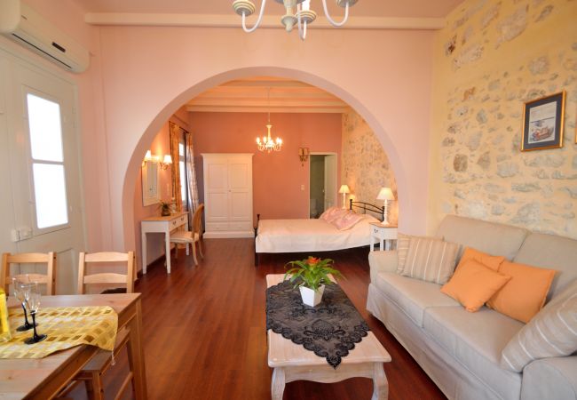 2 person studio in Rethymno Old Town, Living and dining area 2 person studio in Rethymno Old Town, Living and dining area